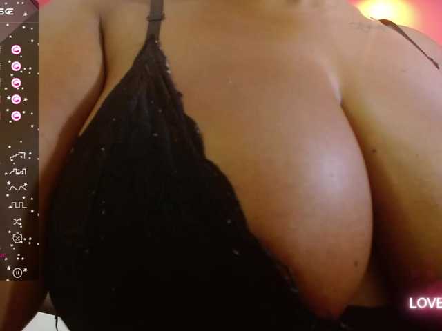 Екранни снимки на излъчване curvymommyy