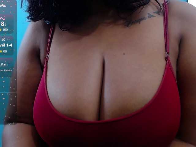 Екранни снимки на излъчване curvymommyy
