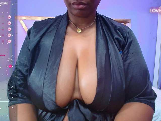 Екранни снимки на излъчване curvymommyy