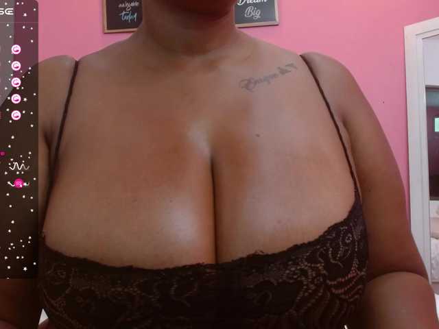 Екранни снимки на излъчване curvymommyy