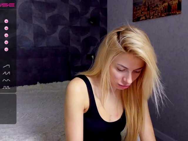 Снимки cuteblond122 Hi. I'm new here and I need fun and your attention and coins) I'm here for you)