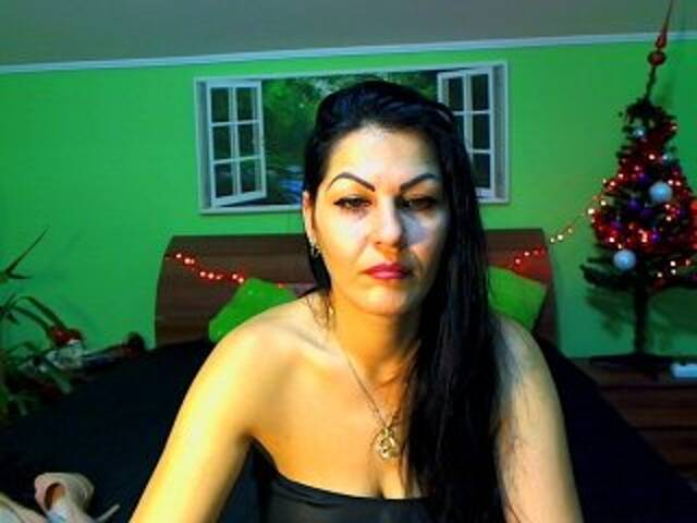 Екранни снимки на излъчване DamnedQueen