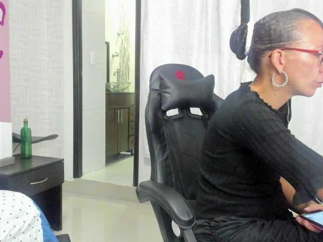 Екранни снимки на излъчване Danielaxue