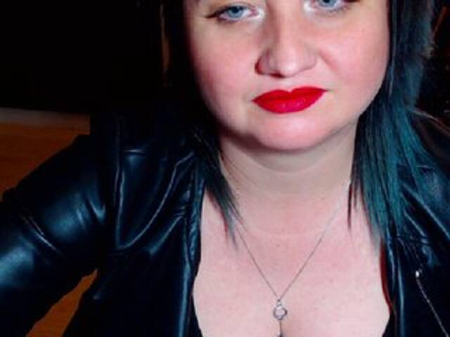 Екранни снимки на излъчване KinkyDomina