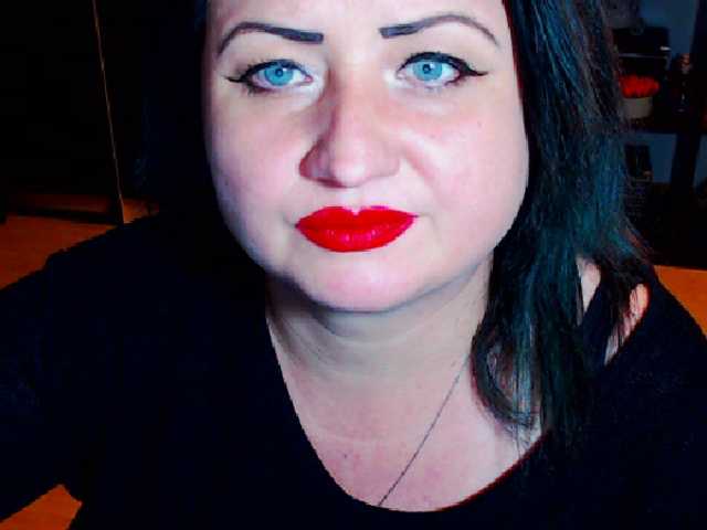 Екранни снимки на излъчване KinkyDomina