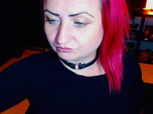 Екранни снимки на излъчване KinkyDomina