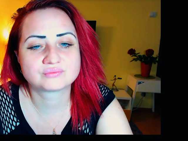 Екранни снимки на излъчване KinkyDomina