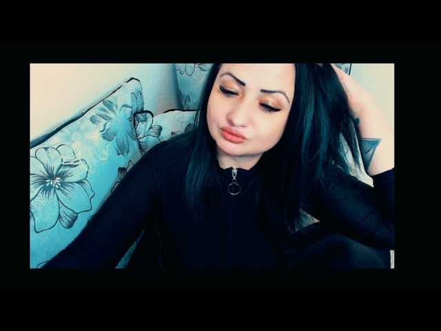 Екранни снимки на излъчване KinkyDomina