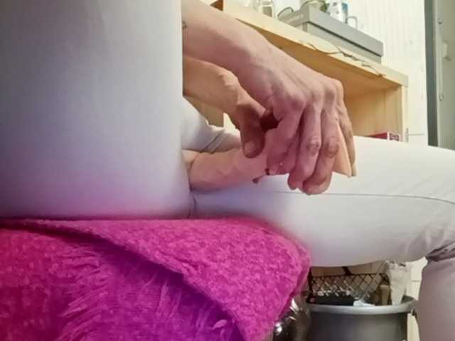 Екранни снимки на излъчване SexyMilfMom4VOYERS
