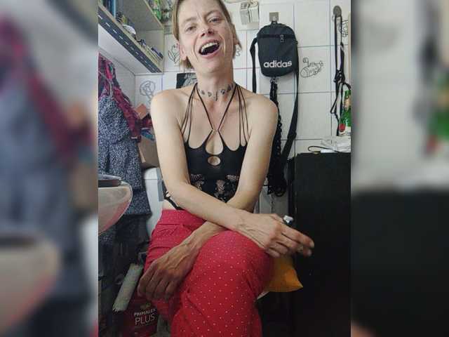 Екранни снимки на излъчване SexyMilfMom4VOYERS