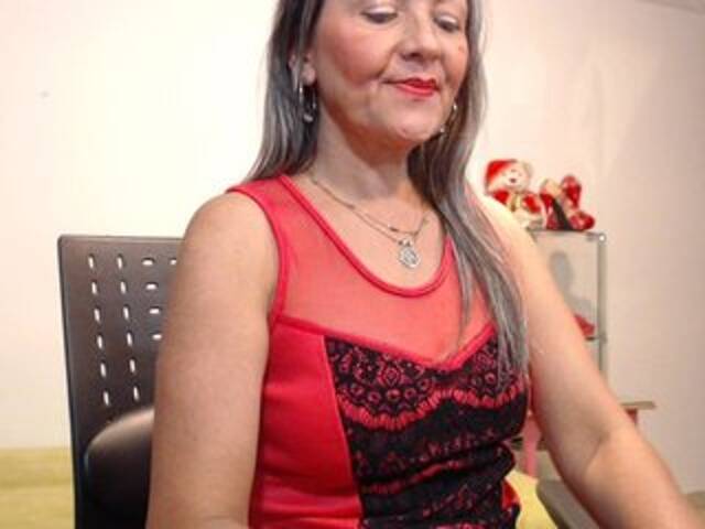 Екранни снимки на излъчване SquirtNstyGrl