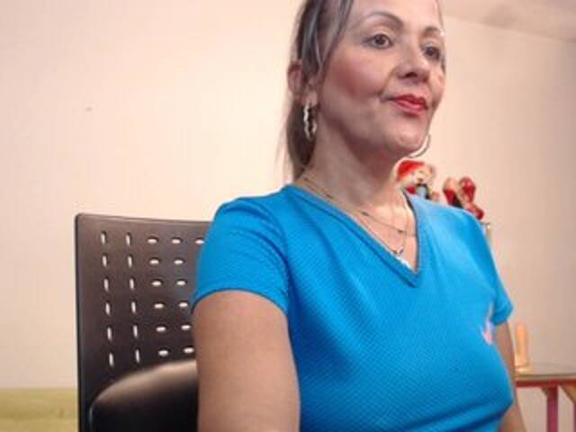 Екранни снимки на излъчване SquirtNstyGrl