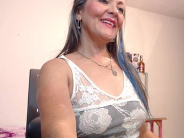 Екранни снимки на излъчване SquirtNstyGrl