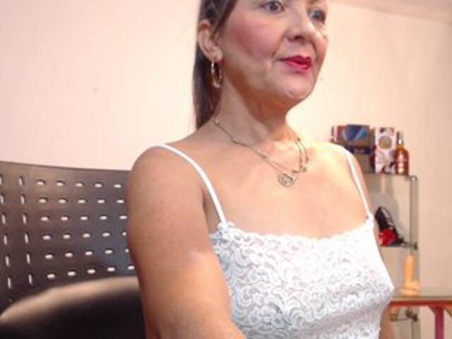 Екранни снимки на излъчване SquirtNstyGrl