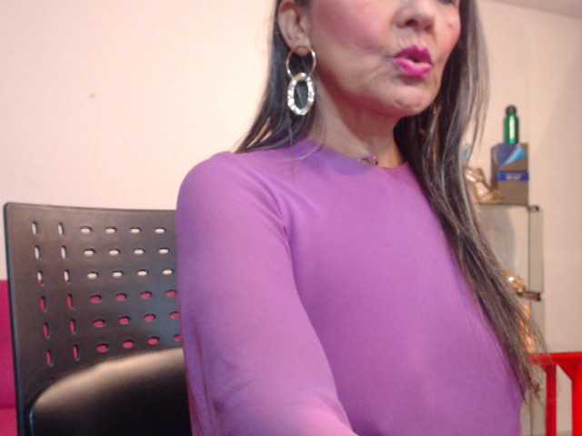 Екранни снимки на излъчване SquirtNstyGrl