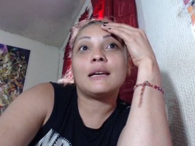 Екранни снимки на излъчване DirtySexAnal