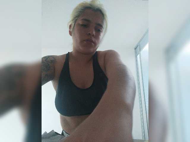 Екранни снимки на излъчване DirtyTeens18