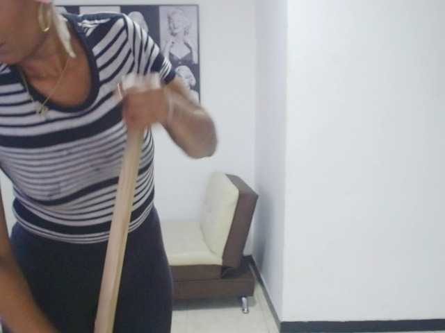 Екранни снимки на излъчване ebonymilf84