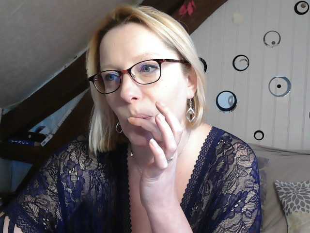 Екранни снимки на излъчване EleannaRose