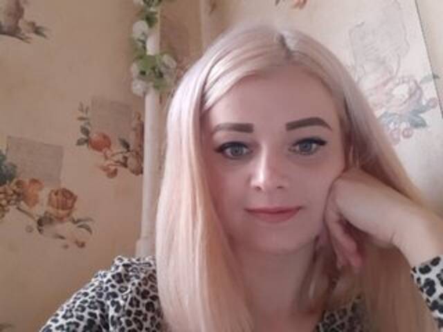 Екранни снимки на излъчване ElegantBlonda