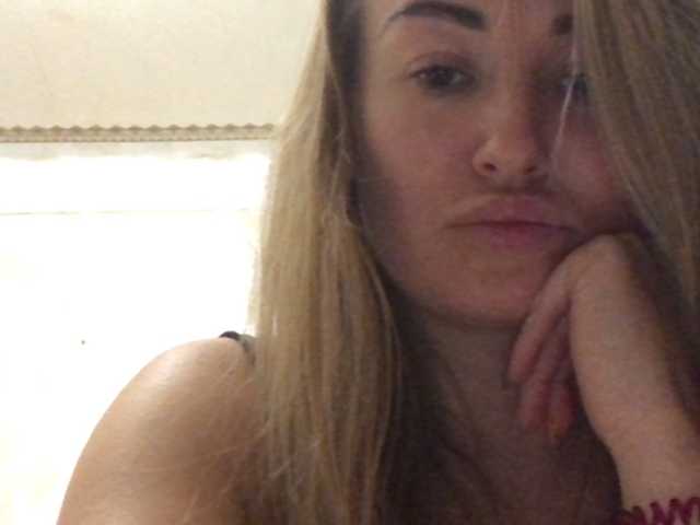 Екранни снимки на излъчване ElegantBlonda