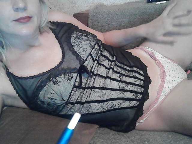 Екранни снимки на излъчване ElegantBlonda