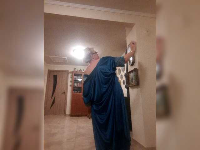 Екранни снимки на излъчване ElegantBlonda