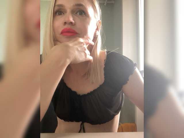 Екранни снимки на излъчване Milka_Milf