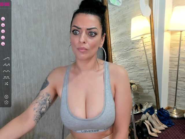 Снимки ElisaBaxter Hot MILF!!Ready for some fun ? @lush ! ! Make me WET with your TIPS !#brunette #milf #bigtits #bigass #squirt #cumshow #mommy @lovense #mommy #teen #greeneyes #DP #mom