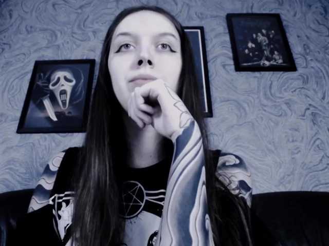 Екранни снимки на излъчване EllaDark