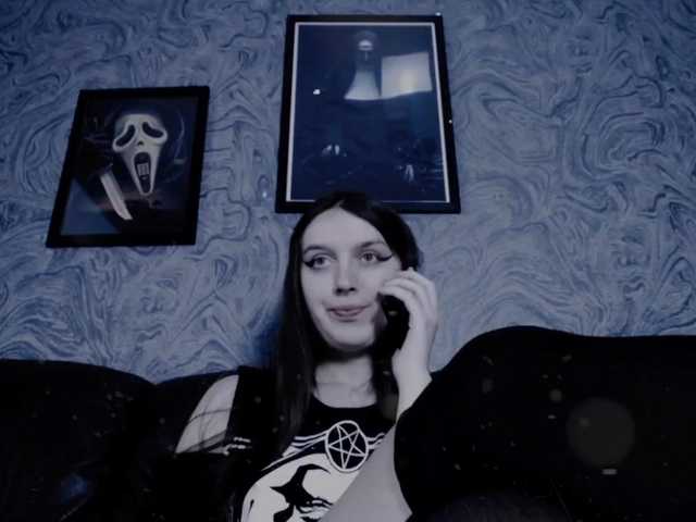 Екранни снимки на излъчване EllaDark