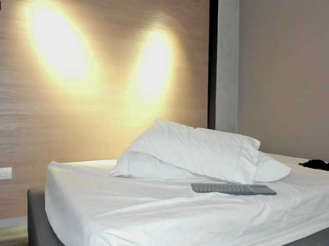 Екранни снимки на излъчване Ellymonroe