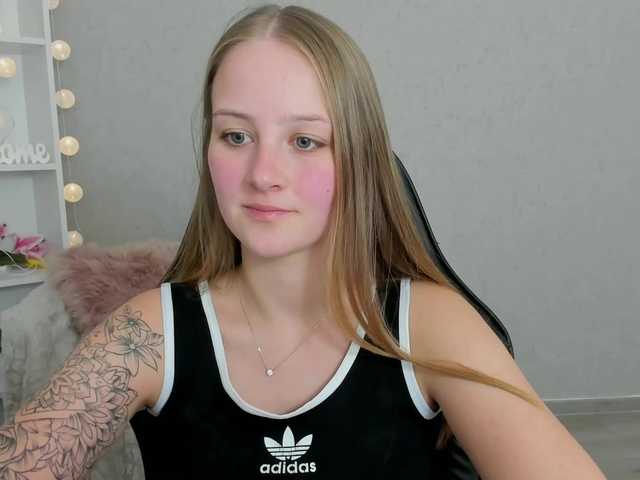Снимки ElsaJean18 welcome here guys in my room lets have fun more #teen #lovense #18 #dildo #squirt