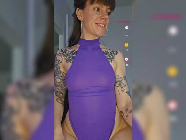 Екранни снимки на излъчване EmilieEdelana
