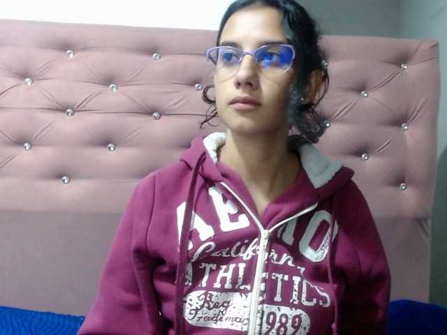 Екранни снимки на излъчване EmilyRaid