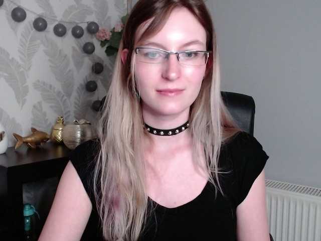 Снимки EmmaHeart #chat #flirt #instructions #joi #cockrate #dirtytalk #domination #non-nude #roleplay #mistress #feet #armpits