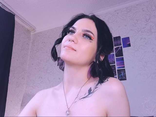 Екранни снимки на излъчване EmmaMira