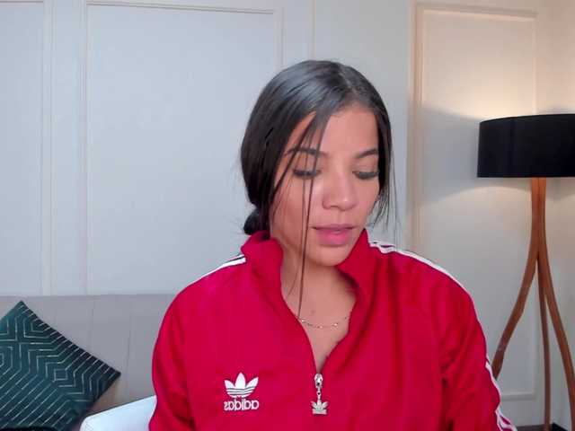 Снимки EmmaRussellx I like them to lick my pussy while I suck them ♥ MAKE ME SO HAPPY @remain tks left