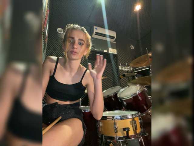 Снимки EmmylieMorris I'm in music studio today*-* And I'm really sorry if its lagging a bit...Pleqase tip 5 tk^-^ Write in FREE CHAT^-^I really love 5 tk UH(Ultra High) vibration *_*