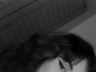 Еротичен видео чат Emyli-rousse-