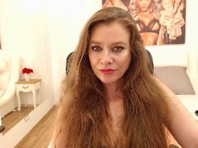 Снимки ErikaSimpson flash tits100,flash pussy 150,flash ass 150,play whit pussy 300,all naked 500,play all naked 800 open cam 50tkn.