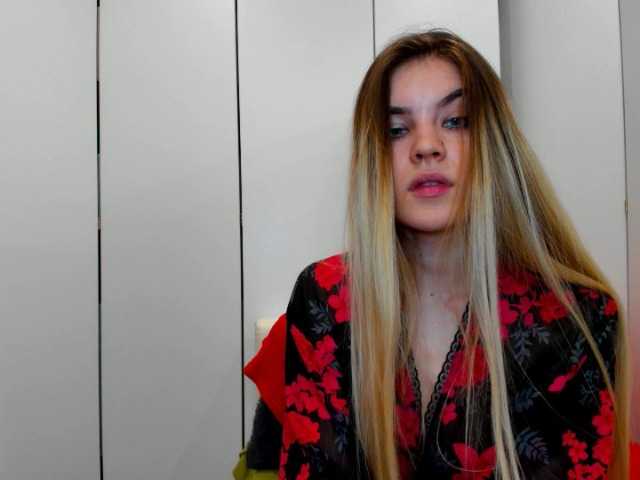 Снимки evalovia69 Hello Guys welcome to my room, #cum see how a good show look like with a #fit #horny # latina girl