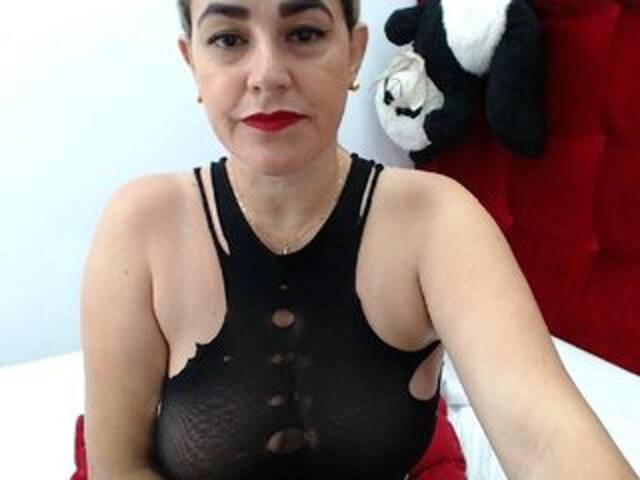 Екранни снимки на излъчване EvaMartinelli