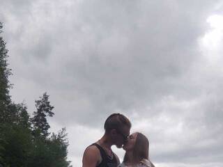 Еротичен видео чат F0XandM00N