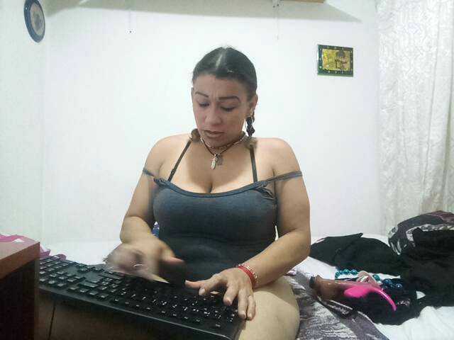 Снимки Fasttmilkx Welcome to my room make me come rich lovence more tokens more vibration