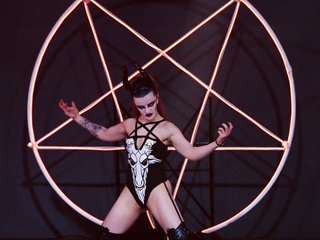 Еротичен видео чат FemdomWitch