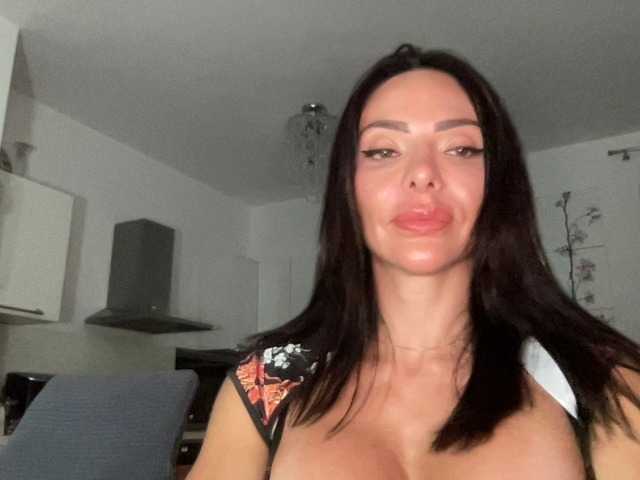Екранни снимки на излъчване FlaviaOliver
