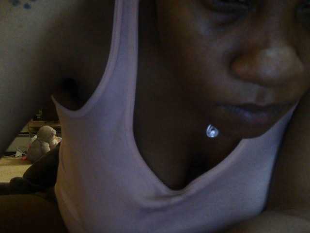 Екранни снимки на излъчване FreakyFeFe