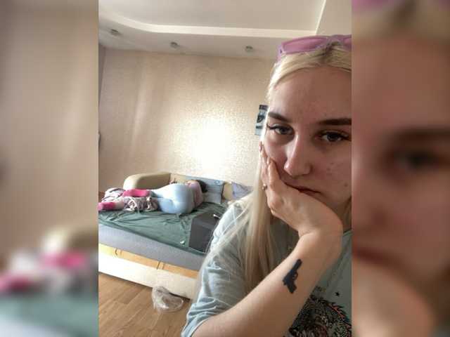 Екранни снимки на излъчване FuckKrisAlina