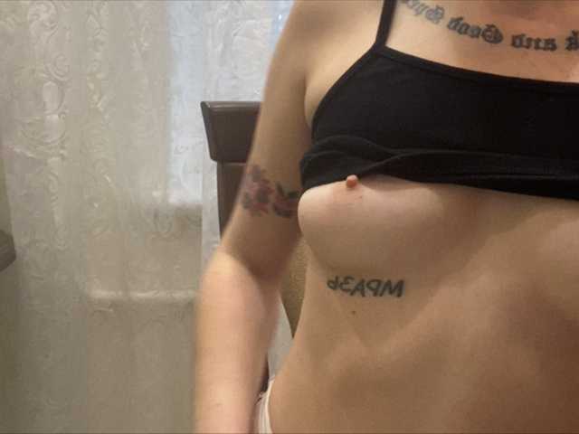 Екранни снимки на излъчване GOTHICbabes